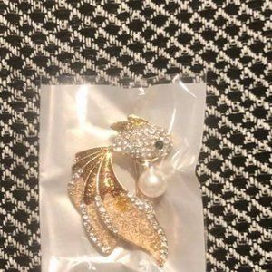 NIB Goldfish Brooch